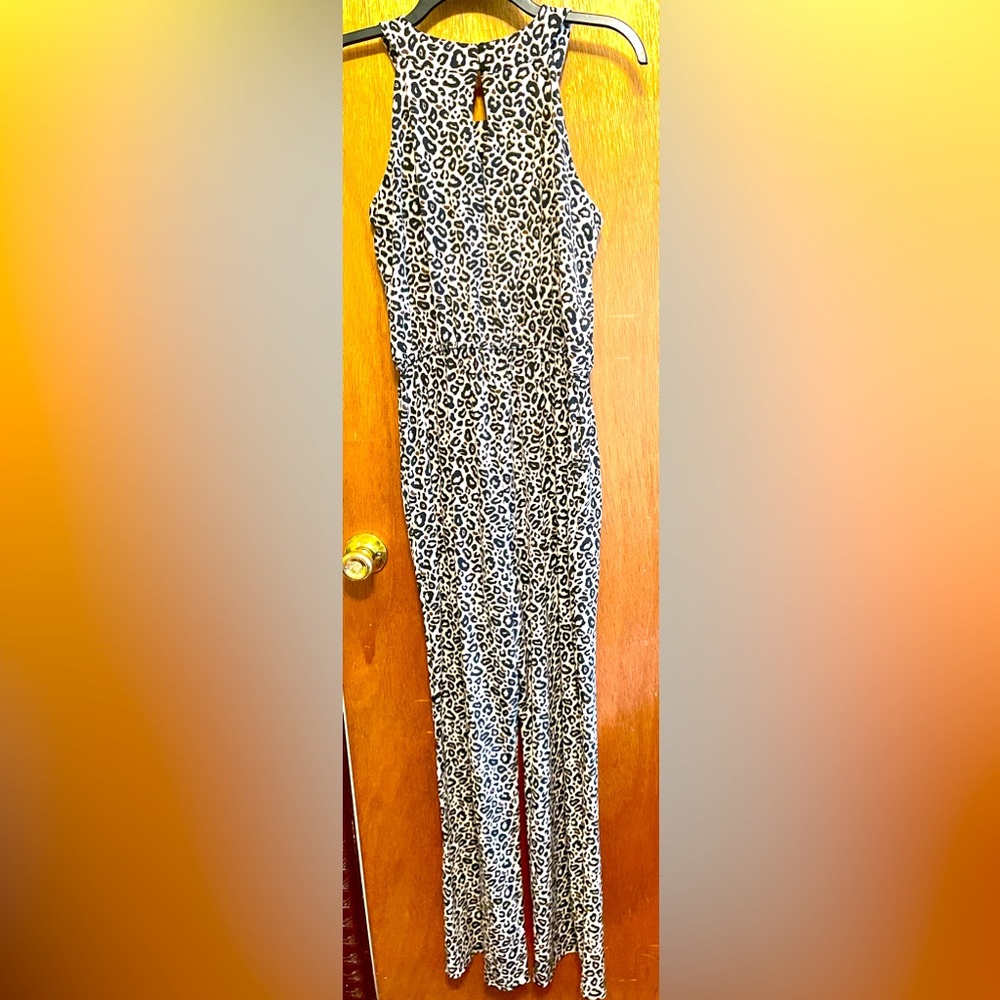 Used one. Animal print jumpsuit. Perfect for heights 5’2-5’3” with heels